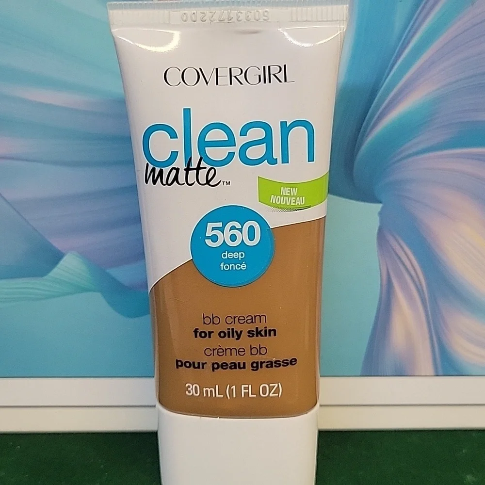 COVERGIRL Clean Matte BB Cream 30ml New Sealed Tube - 560 Deep